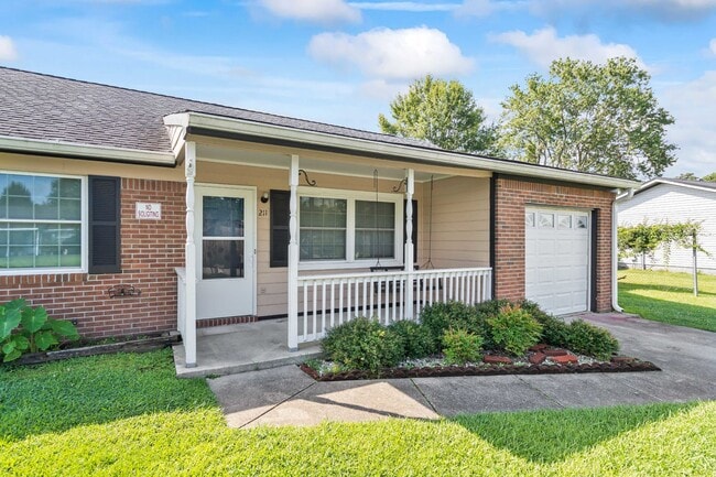 Building Photo - Charming 3BR with Fenced Yard