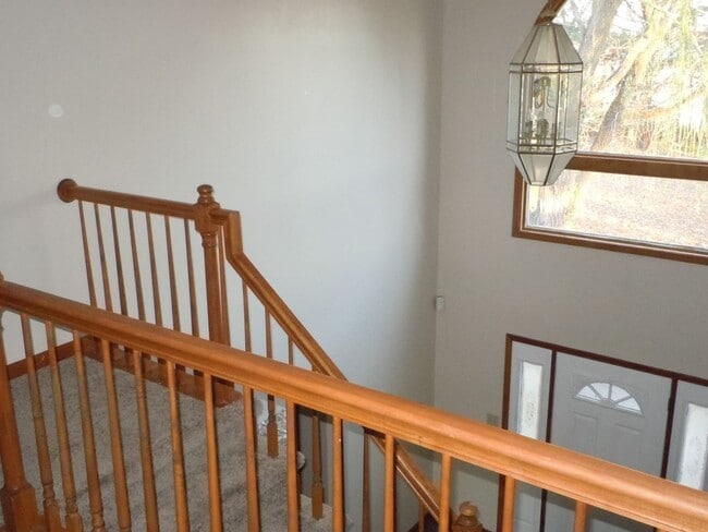 Building Photo - 3-4 Bedroom Executive Home on 5 Acres has 4 Baths and a 3 Car Garage!!