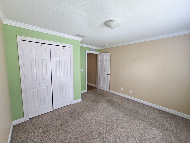 Building Photo - 4 Bedroom 2 bath in Sedona Palms
