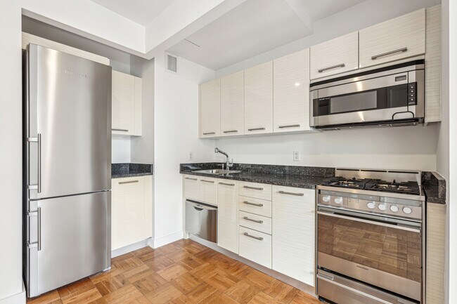 Interior Photo - 20 Exchange