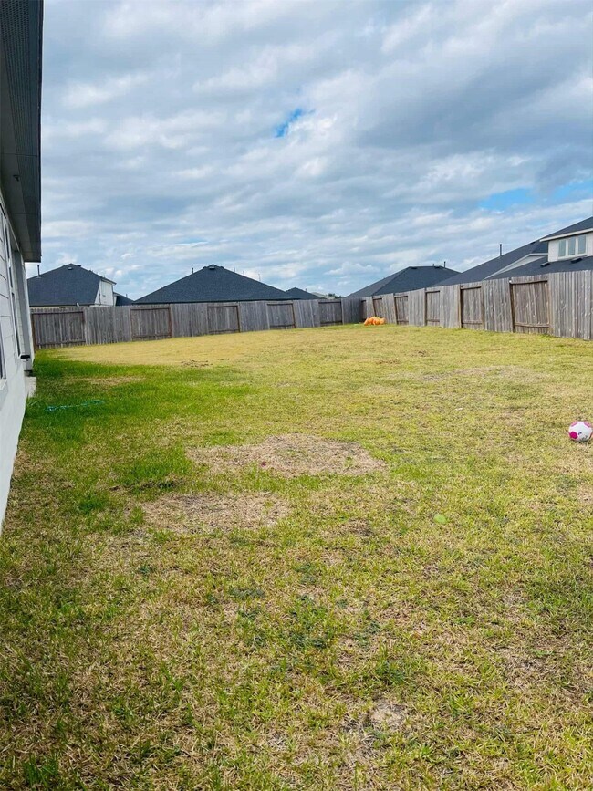 Building Photo - 7403 Cyn Strm St