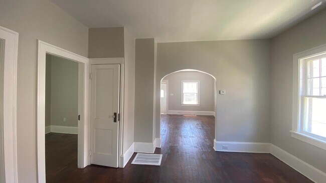 Building Photo - 7011 Hosmer Ave