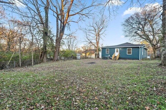 Building Photo - 828 Gracey Ave