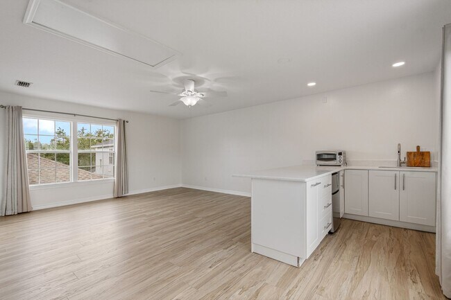 Building Photo - 6451 New Independence Pkwy