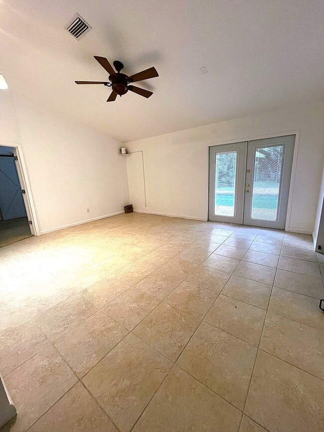 Building Photo - 3/2 POOL home in Harbor Estates Stuart--Lots of Parking!