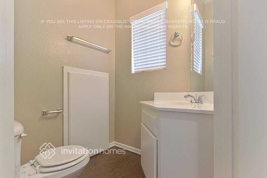 Building Photo - 15441 Martos Rd