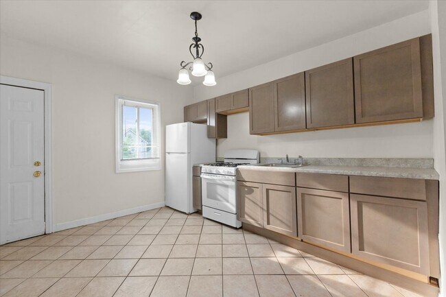 Building Photo - 4841 S Loomis Blvd
