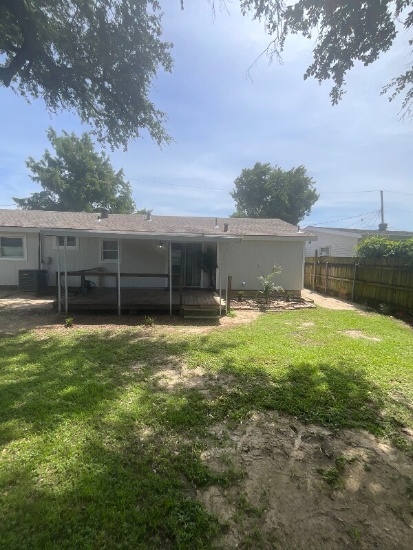 Building Photo - 1216 Hymelia Ave