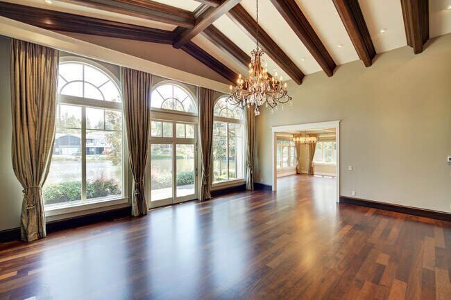 Building Photo - 4Bd+Den/4.5Ba Clyde Hill House