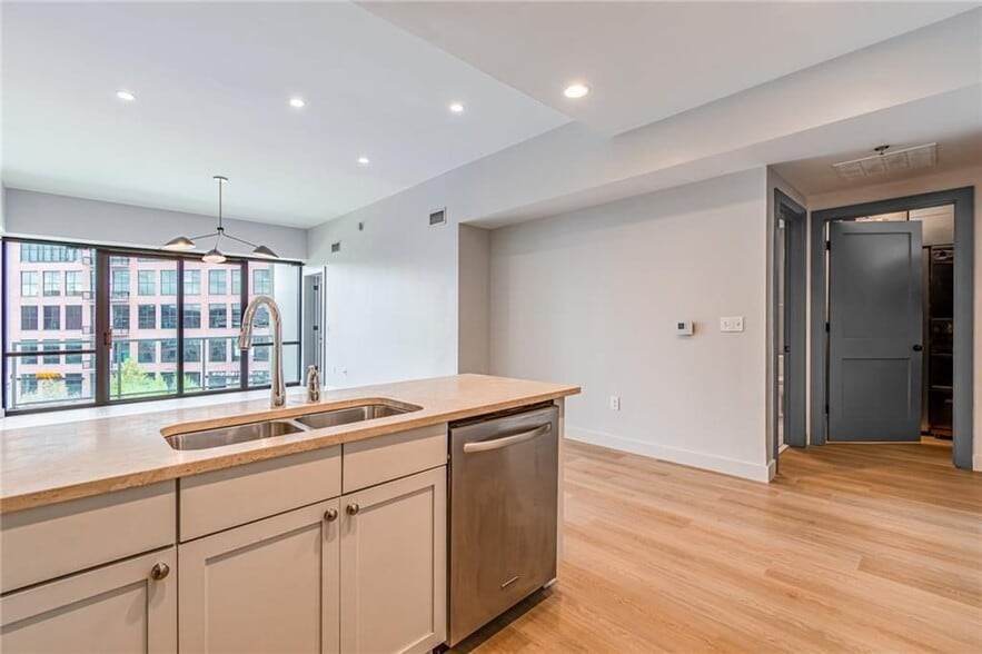 Building Photo - 1100 Howell Mill Rd NW