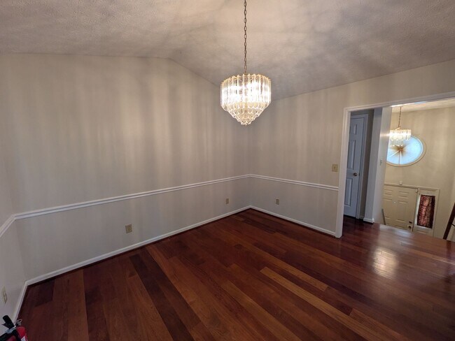 Building Photo - 6008 Yeaton Glen Dr