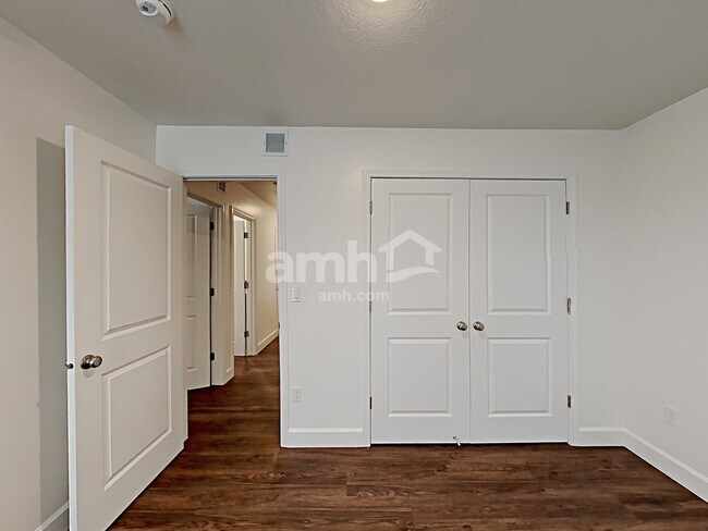 Building Photo - 1338 E White St