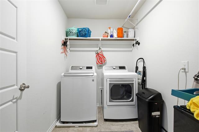 Building Photo - 807 Cormorant St