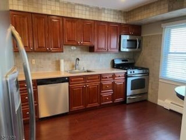 Building Photo - 34 Oakwood Ave