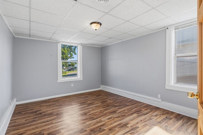Building Photo - 921 15th St