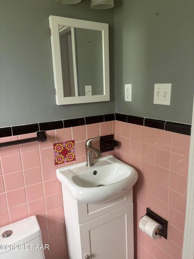 Building Photo - 250 S Seneca Blvd