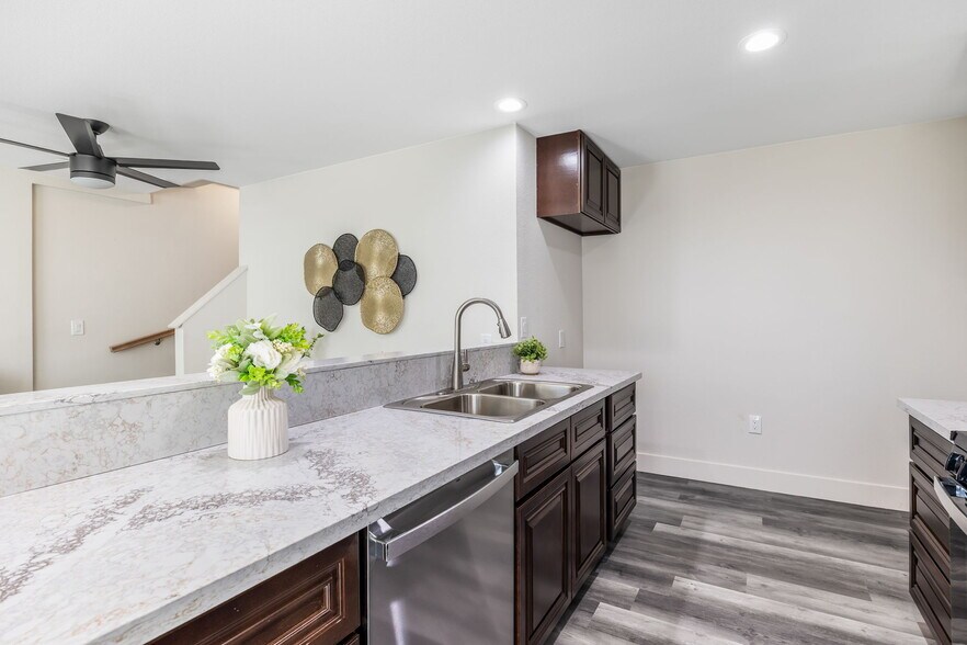 Building Photo - 2409 Cava Ct