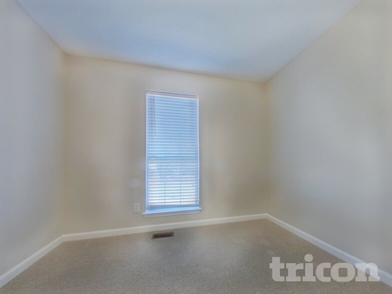 Building Photo - 6402 Hillview Ln