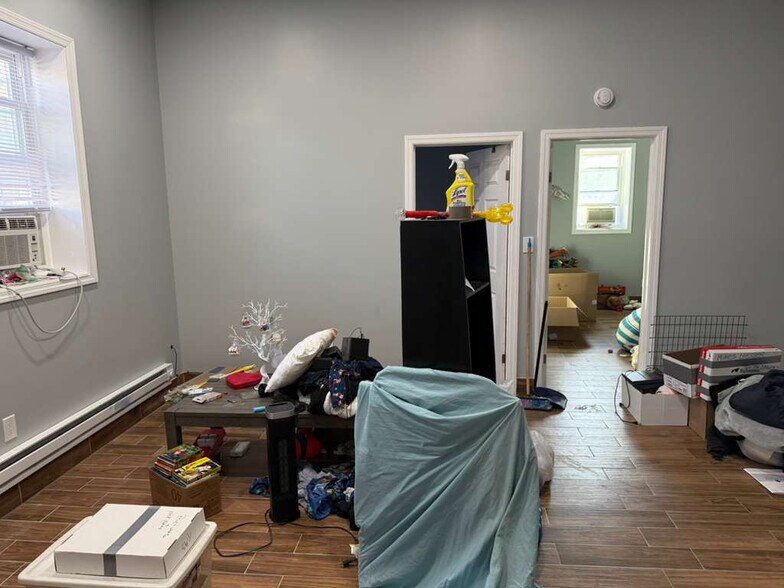 Building Photo - 100 E Valley Stream Blvd