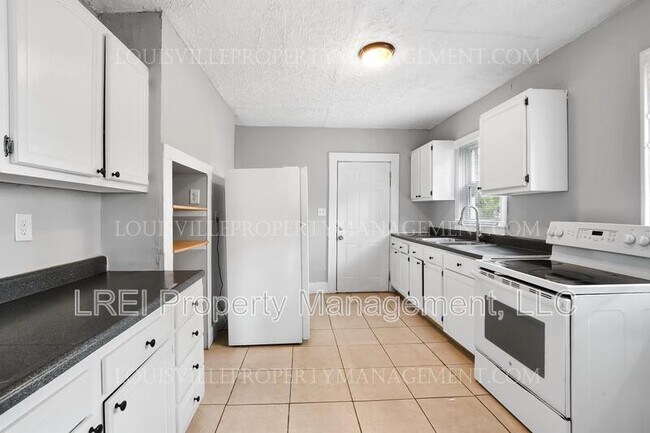 Building Photo - 664 Lindell Avenue - 2