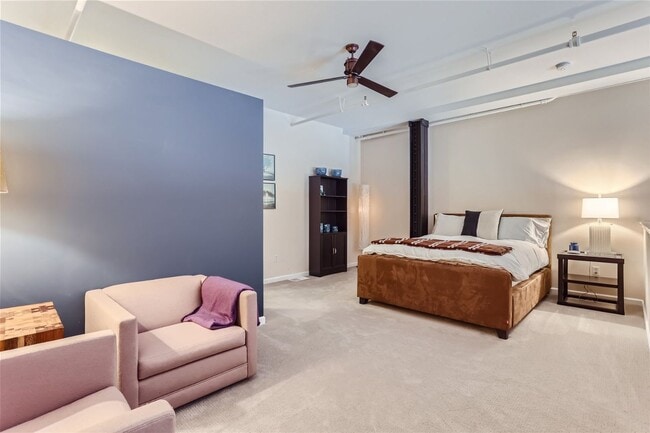 Building Photo - Stunning Downtown Loft w/23 ft. Ceilings -...