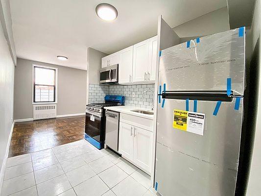 Building Photo - 2 bedroom in BRONX NY 10462