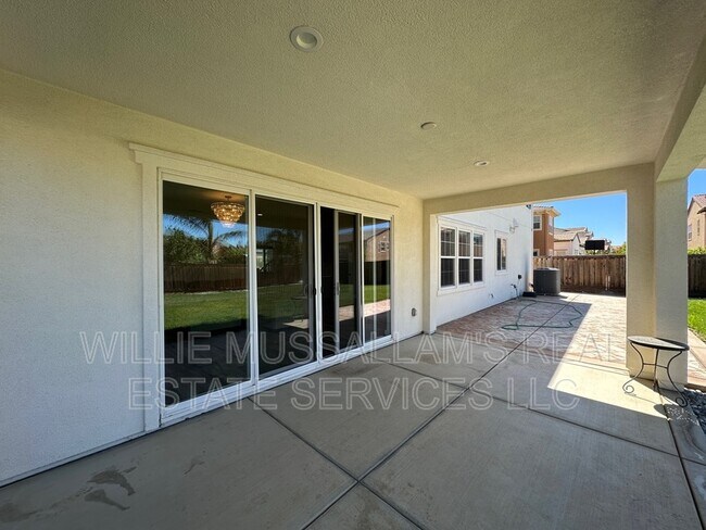 Building Photo - 287 E Angelina Ave