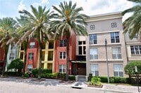 Building Photo - 2402 W Azeele St
