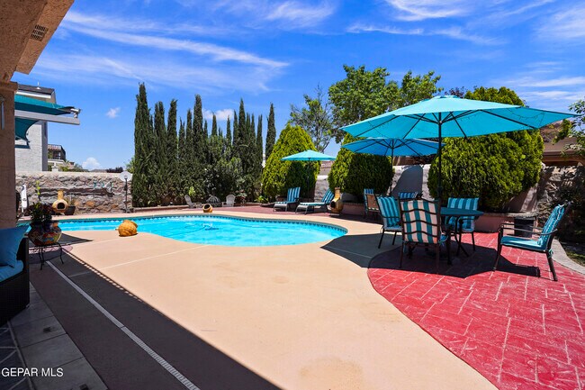 Building Photo - 1091 Los Moros Dr