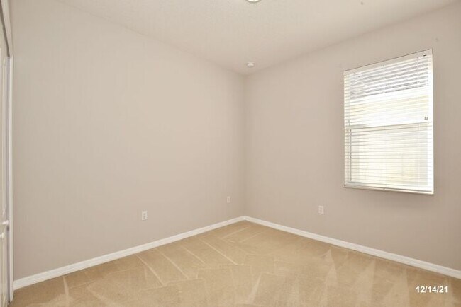 Building Photo - Beautiful 4/2 Home with a Spacious 2 Car G...