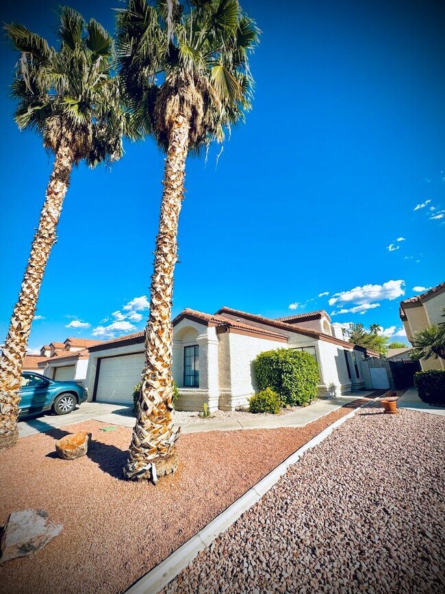 Building Photo - WONDERFUL 3 BEDROOM SINGLE STORY HOME IN T...