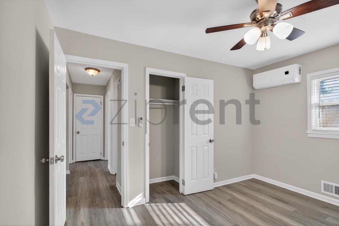 Building Photo - Unit A