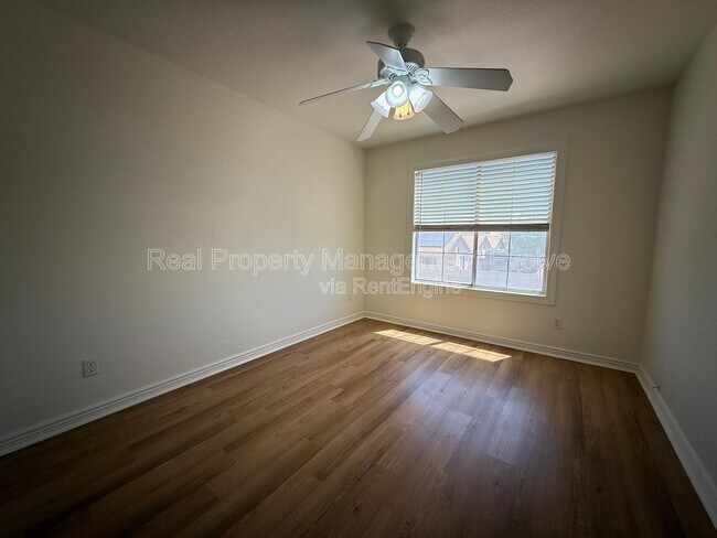 Building Photo - 16838 S 20th Pl