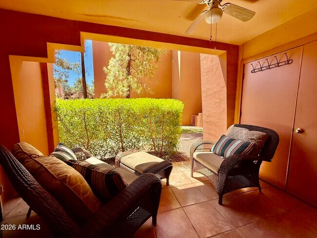 Building Photo - 4303 E Cactus Rd