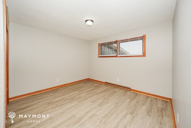 Building Photo - 572 6th St NW