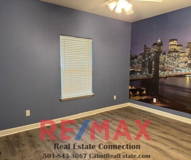 Building Photo - 4 Bedroom/2 Bath Plus Office
