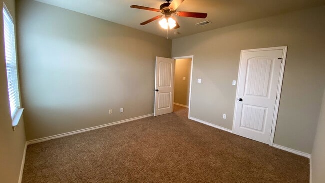 Building Photo - 3132 Stallion Dr