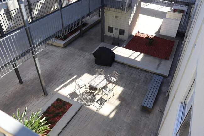 Building Photo - 1155 E Del Mar Blvd