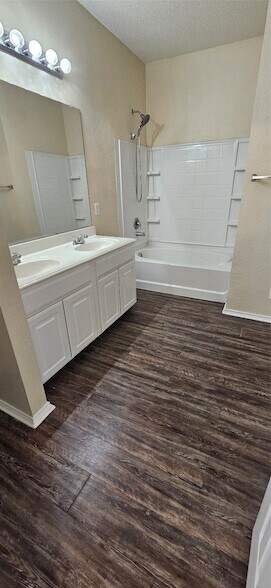 Building Photo - 2820 Deer Ridge Dr