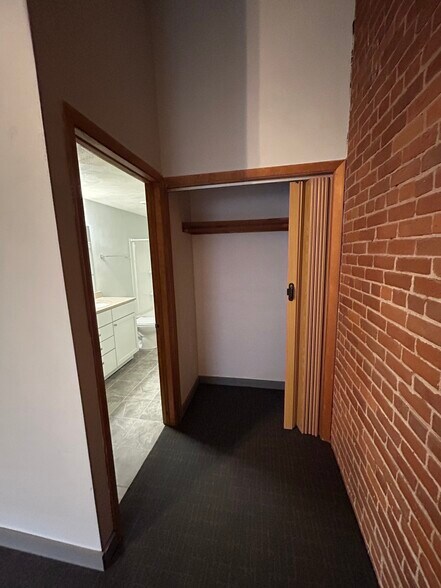 Building Photo - 222 Jay St