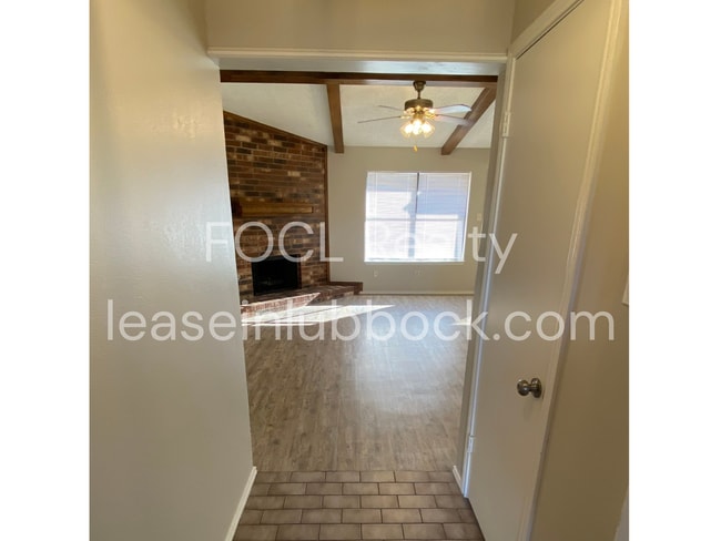 Building Photo - Updated and cozy 3/2/2