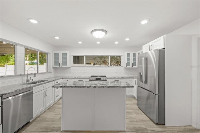 Building Photo - 5301 Venetian Blvd NE