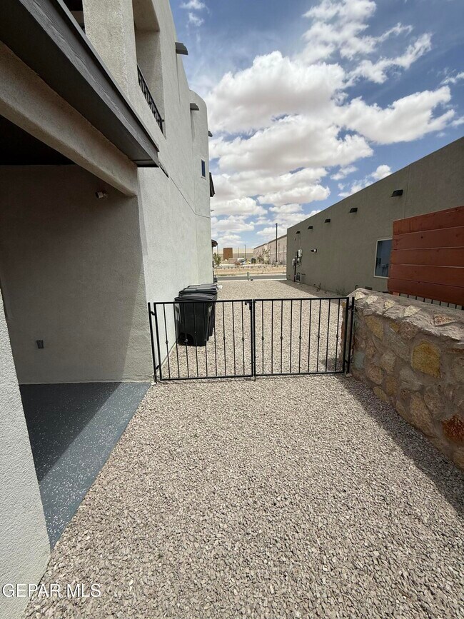 Building Photo - 804 Blingwood