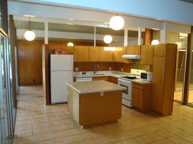 Kitchen - 683 Tiffany Ct