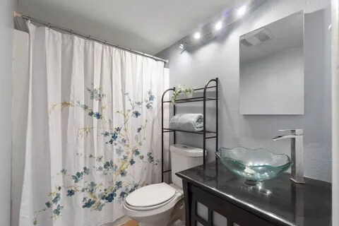 Building Photo - 308 Miracle Strip Pkwy SW