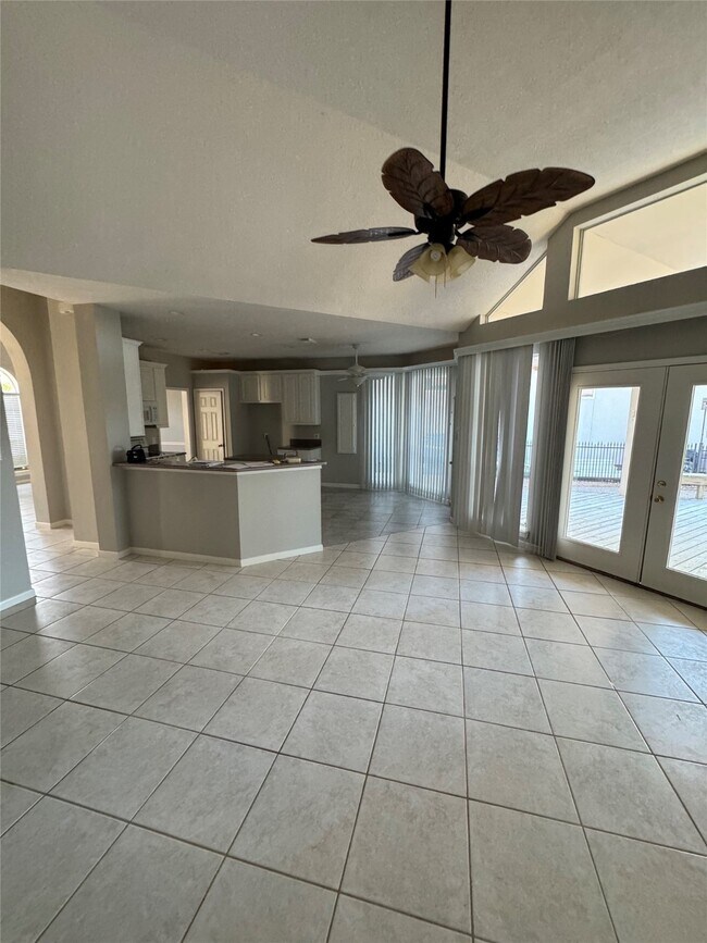 Building Photo - 14024 Shoreline Dr