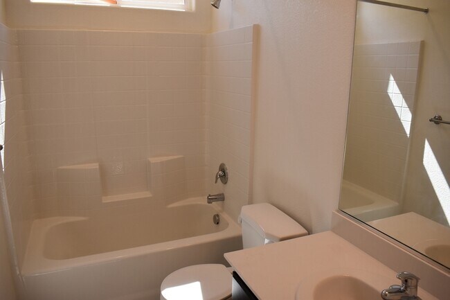 Building Photo - 4457 Jennifer Wy