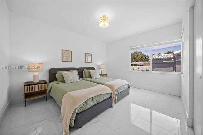 Building Photo - 1625 Hollywood Blvd