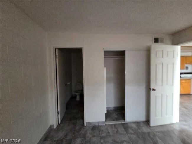 Building Photo - 3712 Royal Crest St