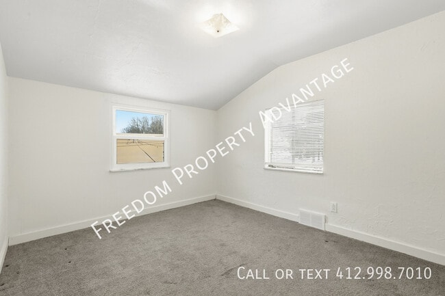 Building Photo - 3396 Columbia Dr